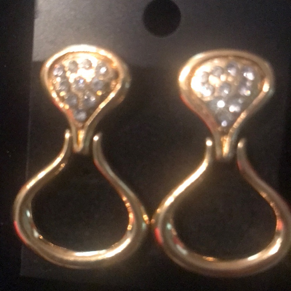 Gold tone earrings - Picture 2 of 3